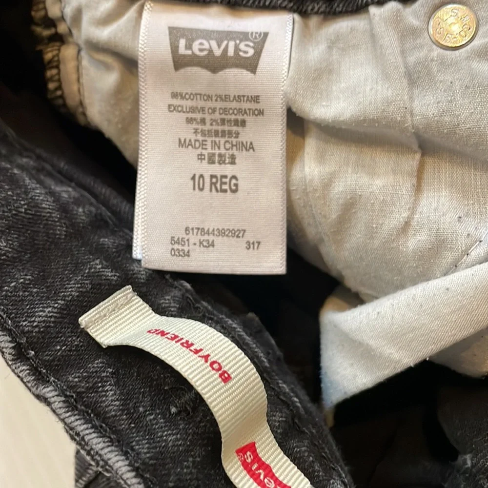Levi’s boyfriend jean, black distressed, girls size 10